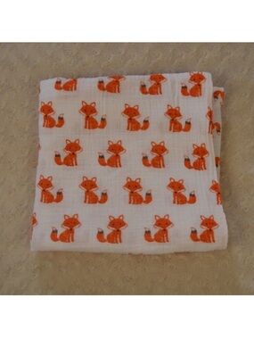 Hudson Baby White Muslin Baby Infant Swaddle Quilt 100% Cotton Orange Fox Print